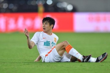 蒿俊闵时隔20年回乡作战 拼尽全力武汉仍8轮不胜