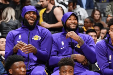 b体育bsports-考辛斯：詹姆斯生涯还剩10年，退役时希望他得到应有鲜花
